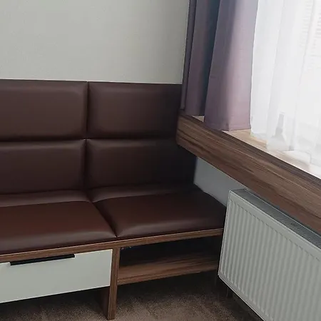 Tami Hviezdoslavova 2, Liptovsky Mikulas, Private Parking Lägenhet